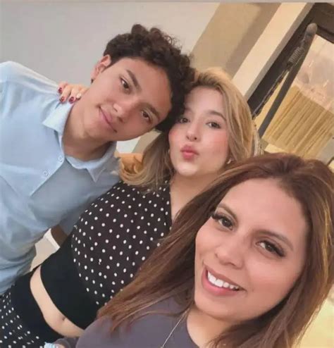 Con romántico beso, Malena Maradiaga confirma su relación con el hijo