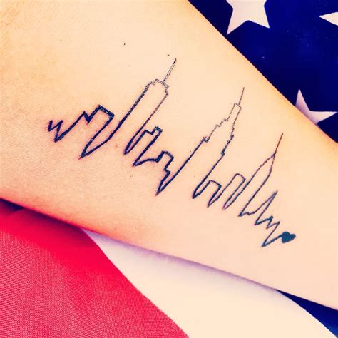 new york city skyline tattoo | Kleine polstatoeages, New york skyline ...