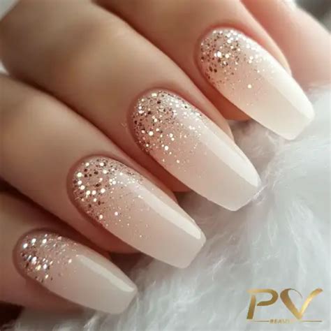 Unhas Bege Com Glitter