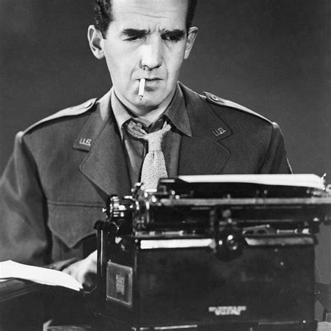 Biography of Edward R. Murrow, Broadcast News Pioneer