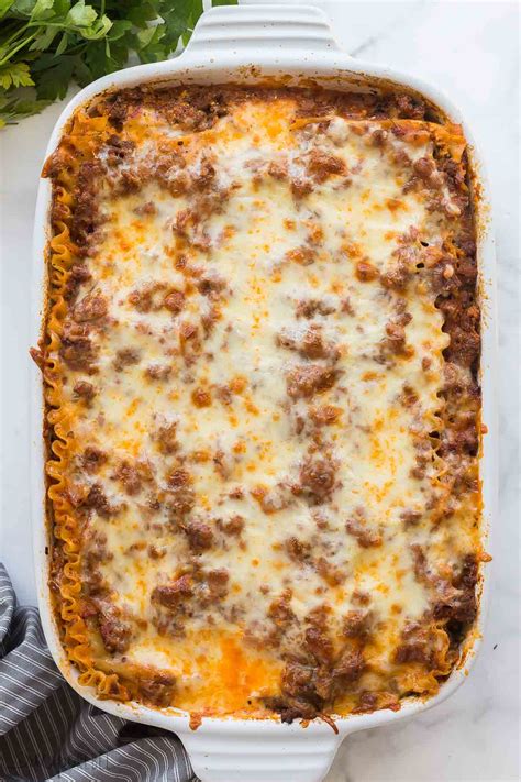 Easy Lasagna Recipe {VIDEO} - The Recipe Rebel