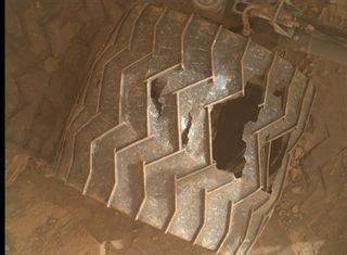 Rugged Mars has taken big bites out of Curiosity rover's wheels (photos ...