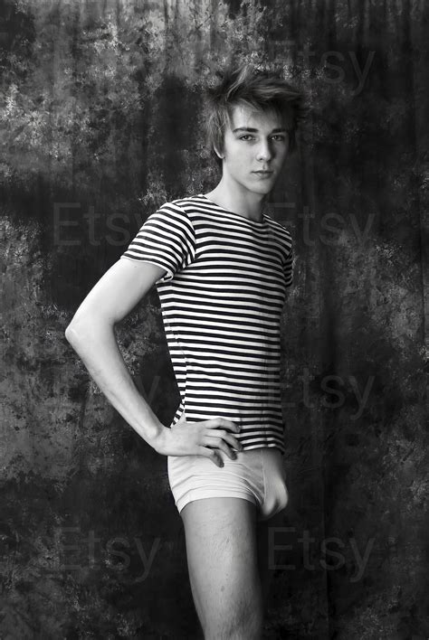 Foto del autor original. Estudio fotográfico en casa. Un chico | Etsy