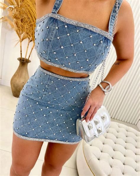 Conjunto Jeans Feminino Saia E Cropped - Conjunto Jeans com Pedraria: Saia e Cropped | Moda Verão e Primavera