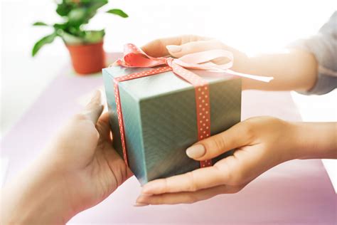 ide hadiah pernikahan  sahabat  bermanfaat
