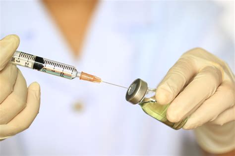 Ilustrasi suntik antibiotik gonore dimana