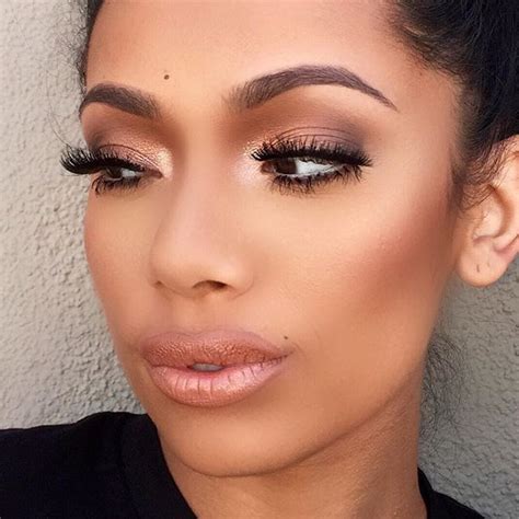 Natural light is my favorite! Close up with @iamerica_mena Bottom ...