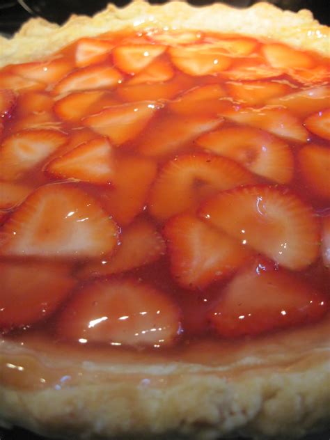 Color Me Caroline: Strawberry Glaze Pie
