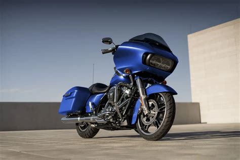 2017 Harley-Davidson Road Glide Buyer's Guide | Specs & Price