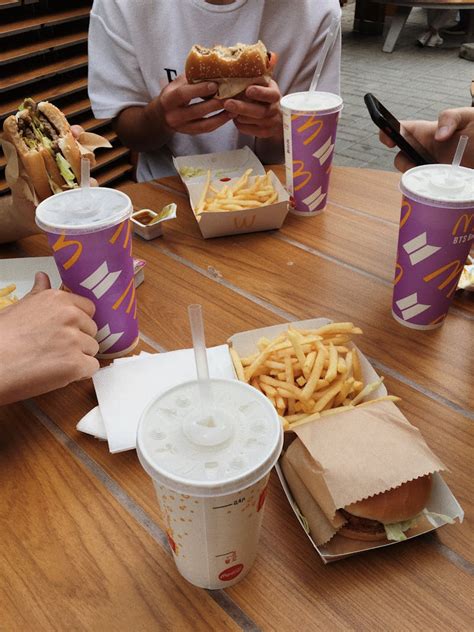 Mcdonalds Eating Photos, Download The BEST Free Mcdonalds Eating Stock ...