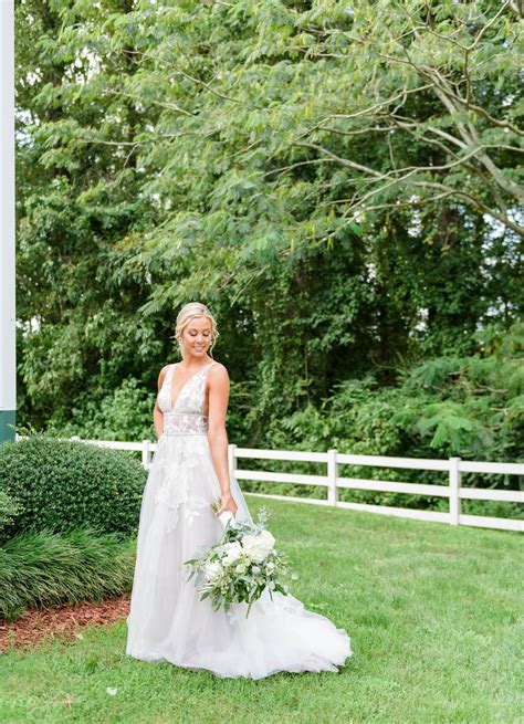A Blush and Navy Wedding | The Culpepper Barn | Virginia Beach