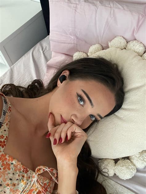 Lydia Wilson / Lydia Violet