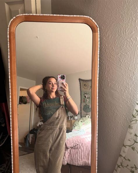 sophie brooks | new bedroom mirror | Instagram