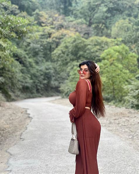 PRIYA SINGH (@priyasingh_official) • Instagram photos and videos