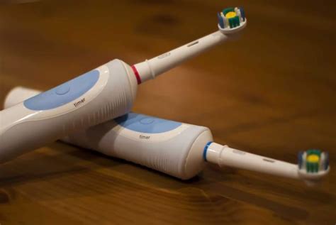 Как разобрать зубную щетку Braun Oral B и заменить аккумулятор в ней?