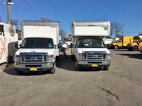 2020 Ford F350 Super Duty Regular Cab · Box truck