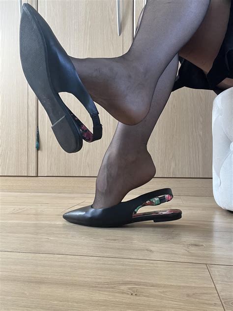 Who loves heel dangling? I do, especially under my desk at school 😉 : r