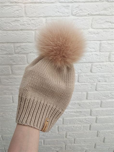 Шапка женская вязаная с меховым помпоном | Winter hats, Scarf, Shapka