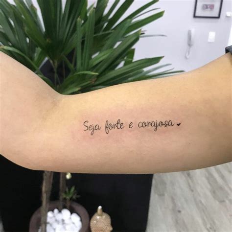 Seja Forte E Corajoso Tatuagem Feminina