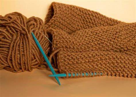 Knitting Needles for Beginners: Types, Material, Pros & Cons