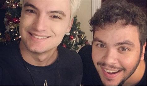 Felipe Neto E Luccas Neto São Irmãos Do Mesmo Pai - Irmãos Neto: 6 Fatos incríveis Sobre Felipe e Luccas!