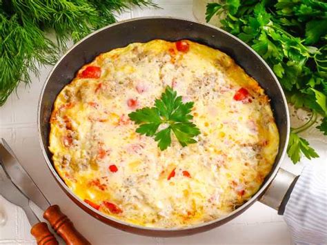 Омлет с моцареллой и помидорами — рецепт с фото пошагово