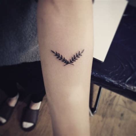 50+ Beautiful Laurel Wreath Tattoo Designs And Meanings ...