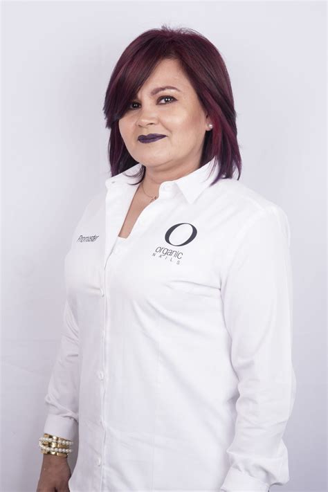 Laura Vargas | Organic Nails