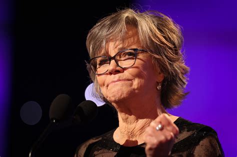 Sally Field sufrió un aborto ilegal con 17 años y abusaron de ella en