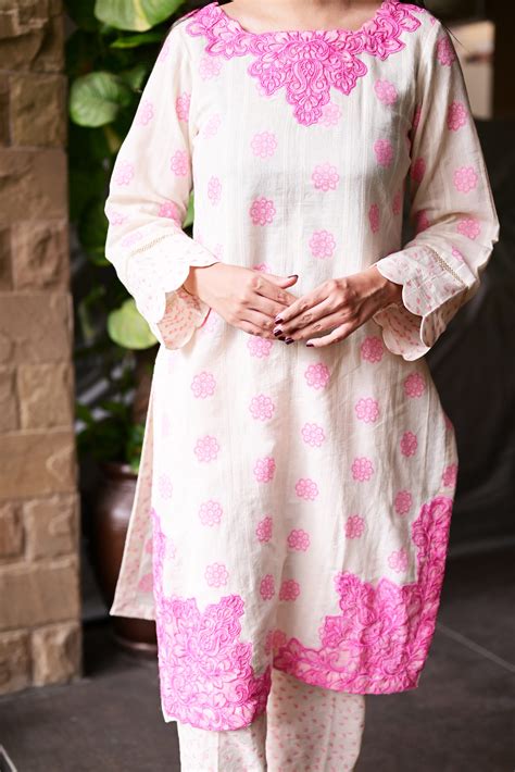 Pink Veil - javeriamansoor.com