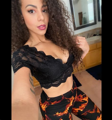 Samantha The Bomb | hump day dump 4 | Instagram