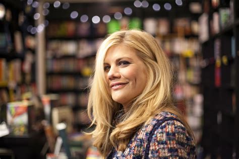 Lea Thompson and Others Offer Kristen Johnston Their Condolences After