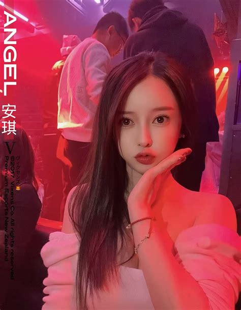 Vixens Gentlemen's Club ::: Home of Auckland's finest ladies. For the