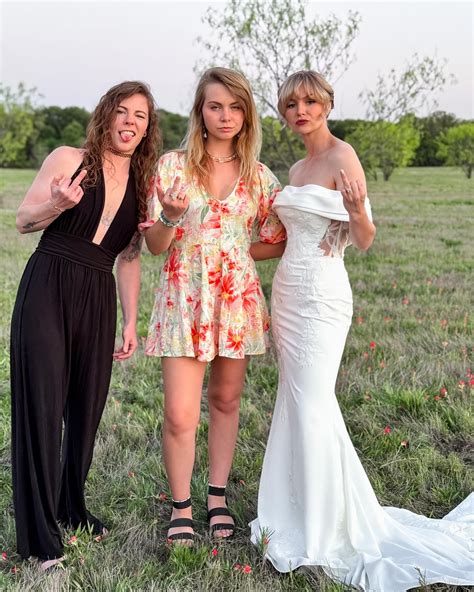 HaileeandKendra - HaileeandKendra added a new photo.