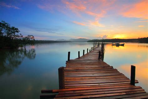 gambar langit air dermaga danau matahari terbenam refleksi pagi