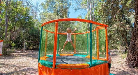 camping naturiste corse avec aire de jeux enfants  terrain multisport