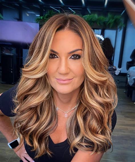 30 Age-Defying Hair Colors to Look Younger Instantly