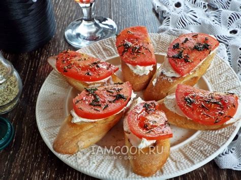 Бутерброды с помидорами, сыром и чесноком — рецепты с пошаговыми фото и ...