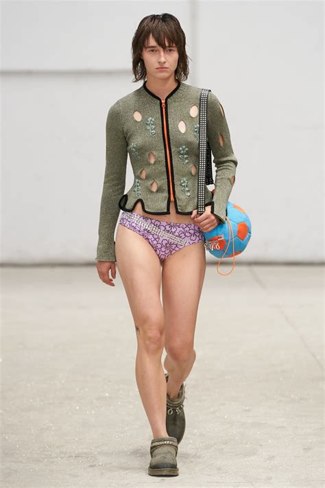 Cormio News, Collections, Fashion Shows, Fashion Week Reviews, and More ...
