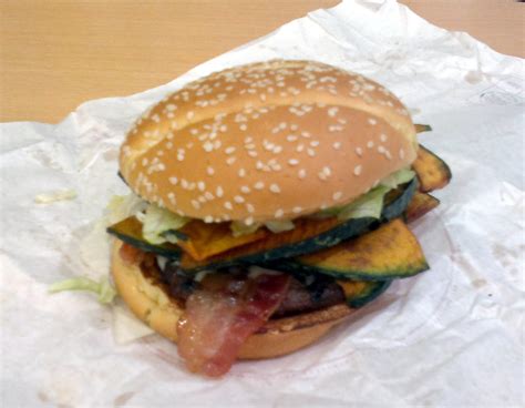 Foodette Reviews: Guest Review: Burger King Pumpkin Burger