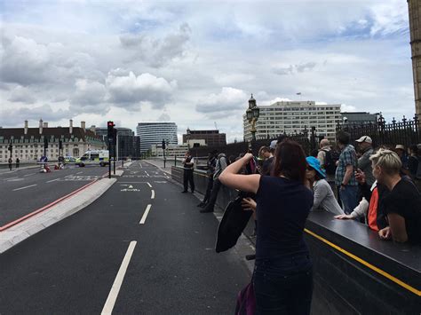 Westminster Bridge closed after 'suspicious vehicle' left near Houses