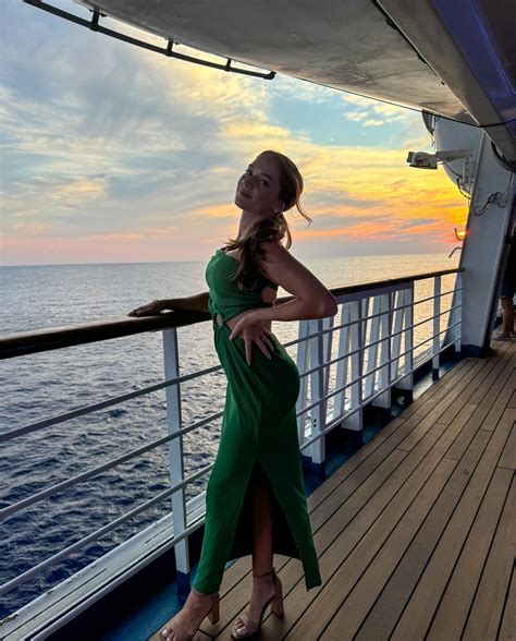 Katelyn Campisi's feet