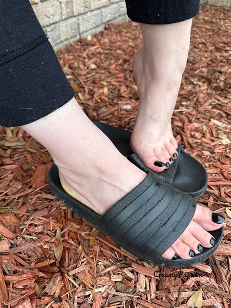 First post here. Do you like my veiny feet? : r/veiny_feet