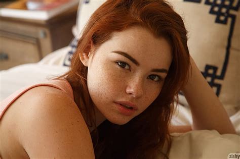Sabrina Lynn, face, redhead, bed, zishy, HD wallpaper | Wallpaperbetter