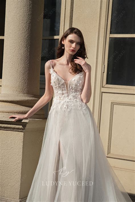 V-Neckline Floral Details Wedding Dress Wholesale – Ludyne Yuceed