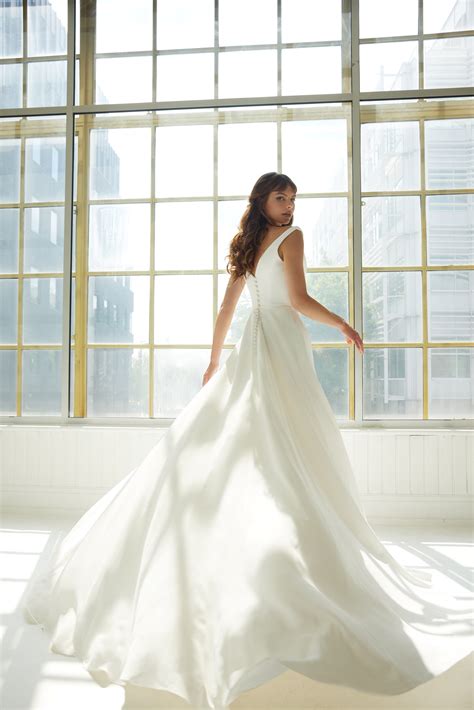 Seven Tips to Find Your Dream Dress - Ellie Sanderson