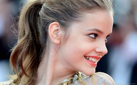 HD WALLPAPERS FOR DESKTOP: barbara palvin beautiful smile