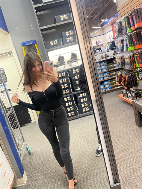 Chloe Night (@chloenightx) • Instagram photos and videos