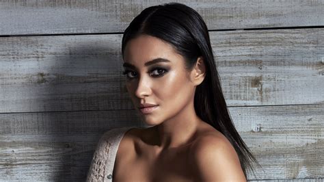 Shay Mitchell - Celebrity Hd Wallpapers