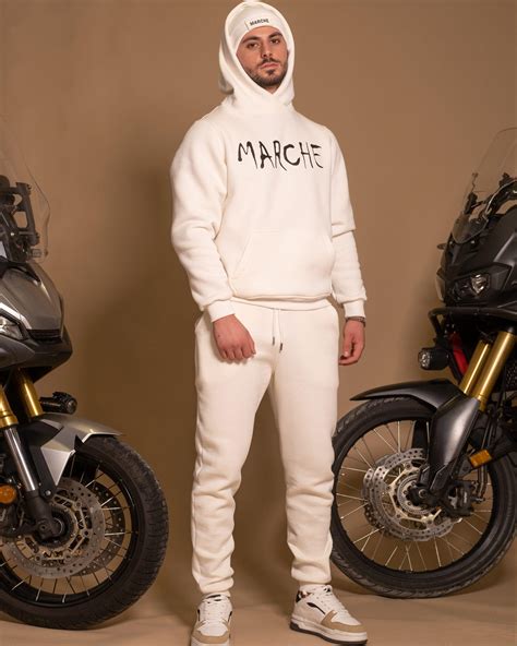 White hoodie outfit - Marche